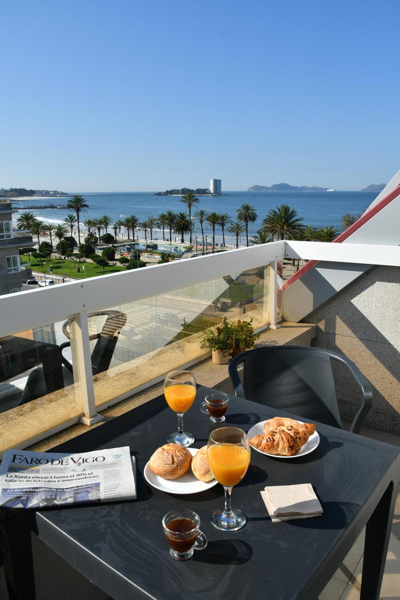 Primera Linea De Playa Samil Costa Con Garaje Incluido Vigo Exteriör bild