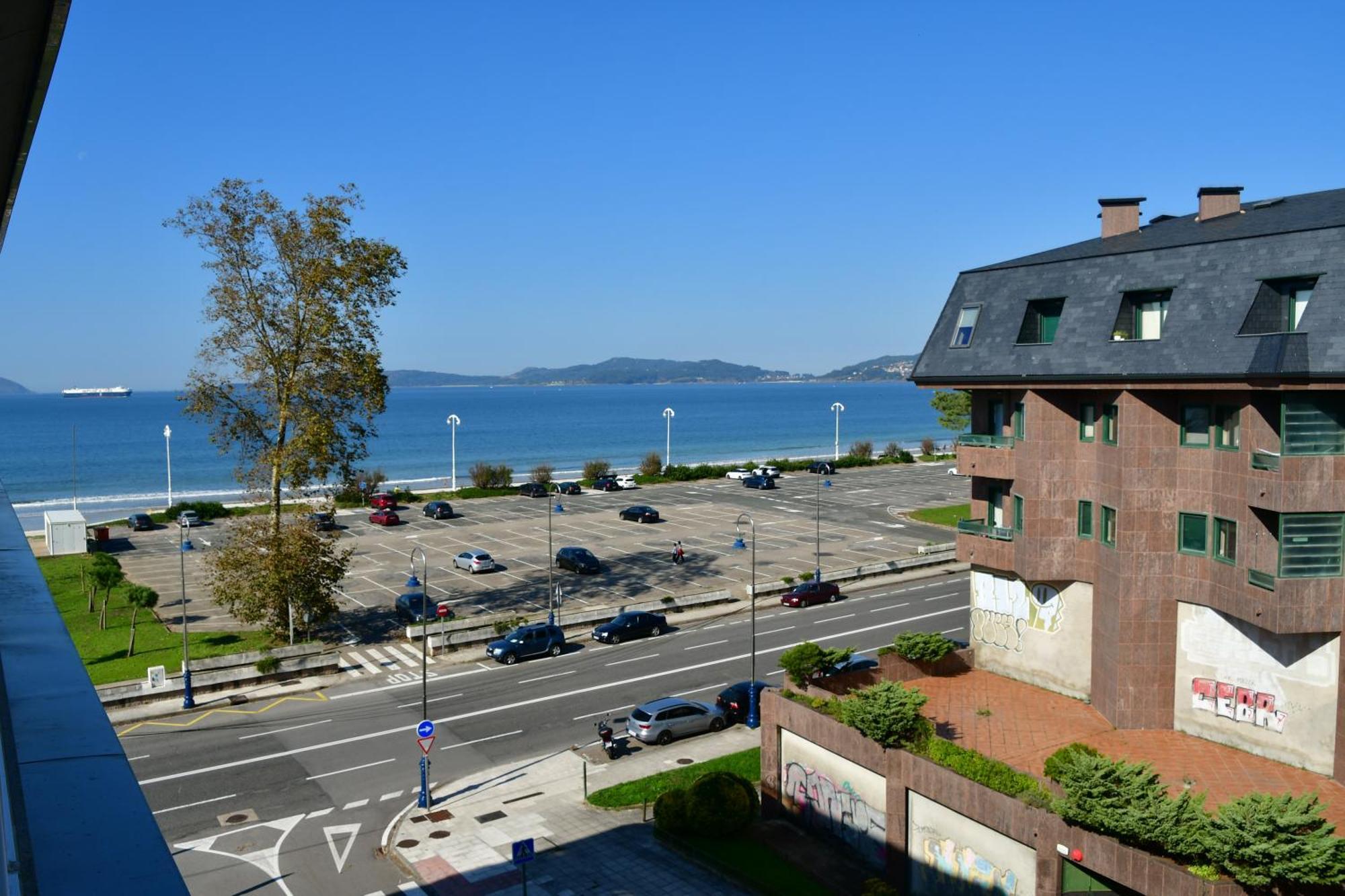 Primera Linea De Playa Samil Costa Con Garaje Incluido Vigo Exteriör bild